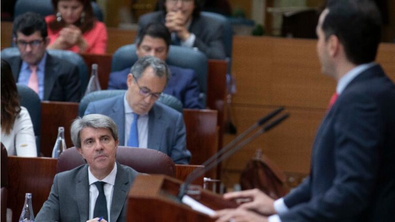 Ángel Garrido e Ignacio Aguado en la Asamblea de Madrid