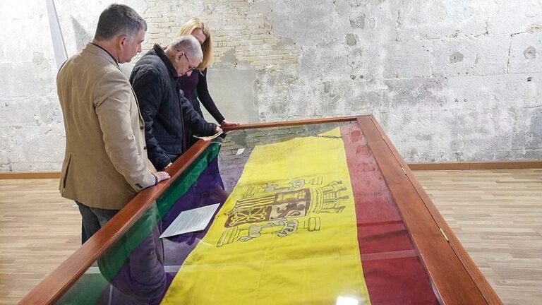 Bandera republicana de la exposición 'Gibraltar y la Guerra Civil Española'