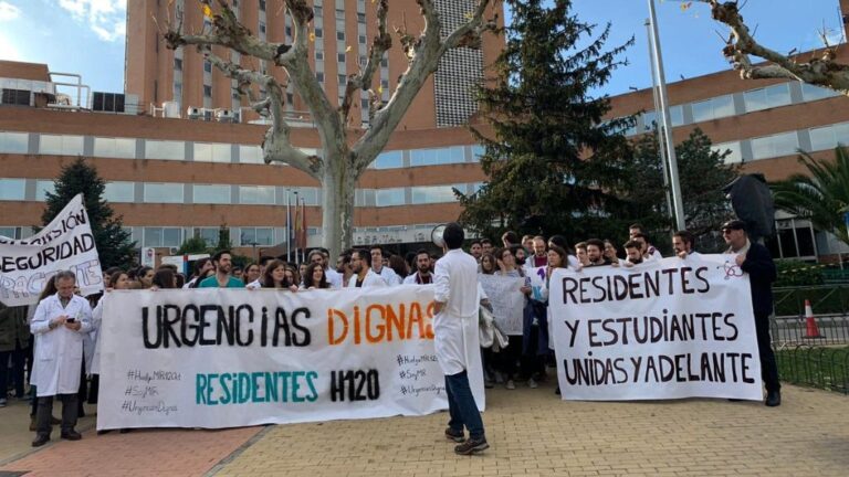 Manifestación de los residentes del Hospital 12 de Octubre