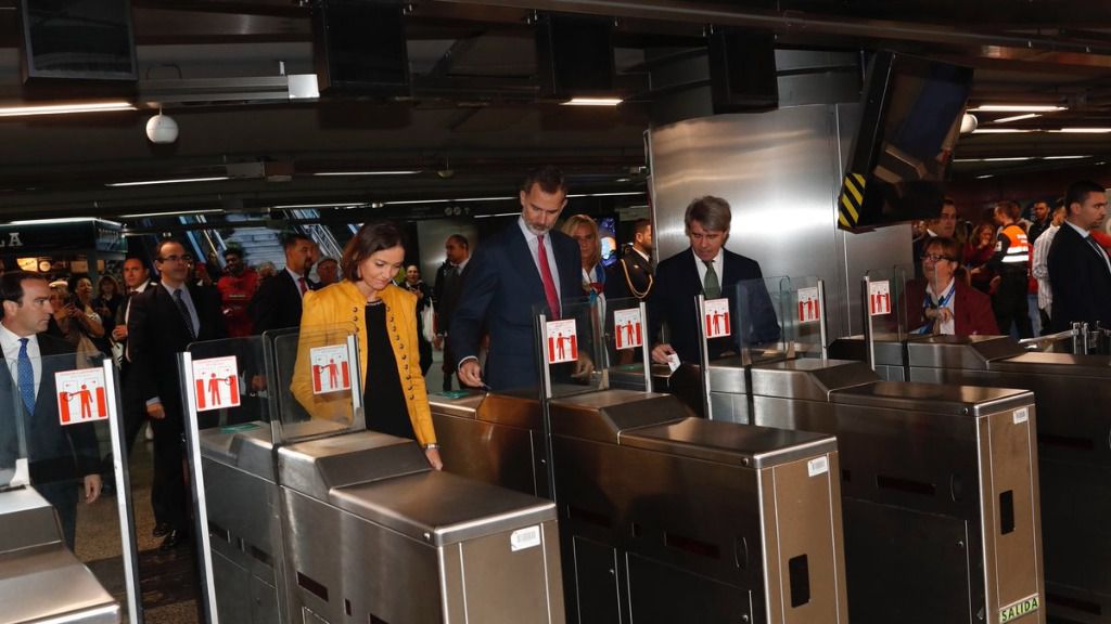 Rey Felipe VI en el Metro de Madrid