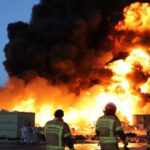 Un incendio calcina más de 3.000 metros cuadrados en una empresa de recuperación de papel, cartón, plásticos y palés de Alcorcón