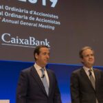 Gonzalo Gortázar, consejero delegado de CaixaBank, y Jordi Gual, presidente, en la Junta General de Accionistas 2019