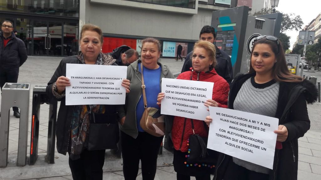 Las vecinas desahuciadas de Argumosa en una protesta el pasado 9 de abril