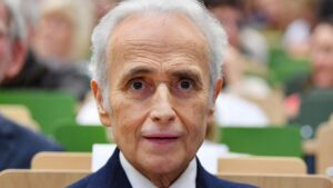 El tenor español José Carreras sobrevivió a su grave enfermedad de leucemia - el tenor español hace un llamamiento a otros pacientes de cáncer para que nunca abandonen la lucha contra su enfermedad. "Uno debe luchar, luchar, luchar, luchar - uno nunc