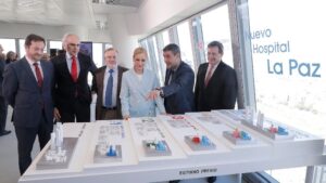 Cristina Cifuentes y Enrique Ruiz Escudero en la presentación del proyecto del Nuevo Hospital La Paz