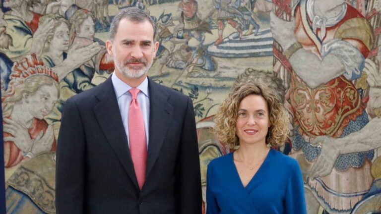 Felipe VI y Meritxell Batet