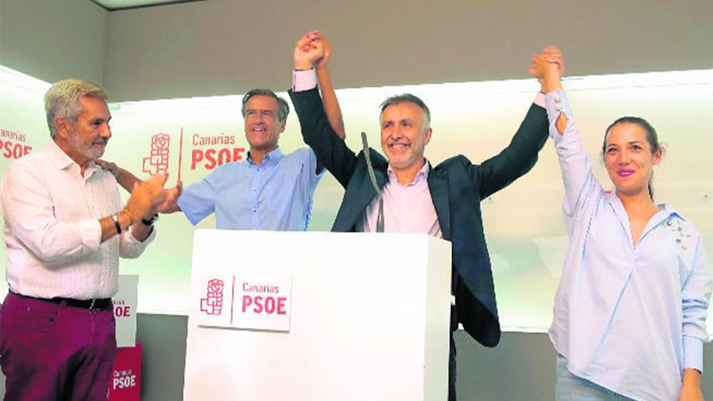 l secretario general del PSOE Canarias, Ángel Víctor Torres