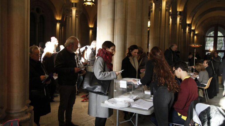 Urna electoral Elecciones en Cataluña