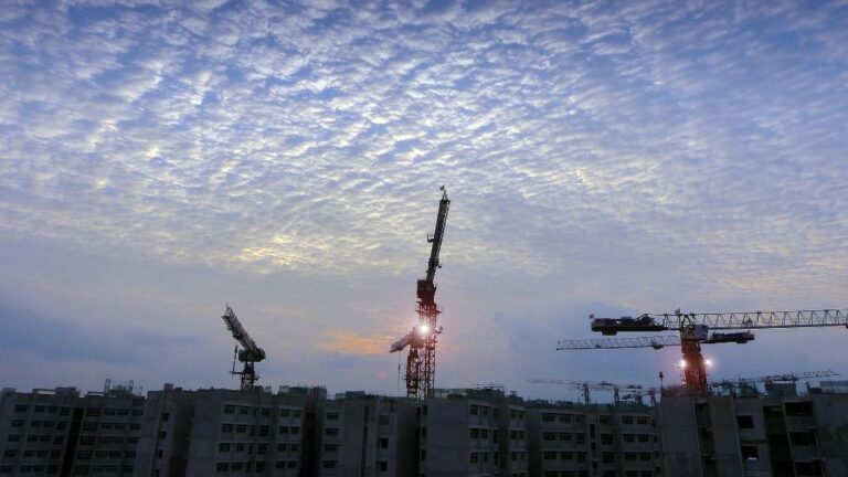 Gruas construccion Hipoteca vivienda casa edificio se vende se alquila