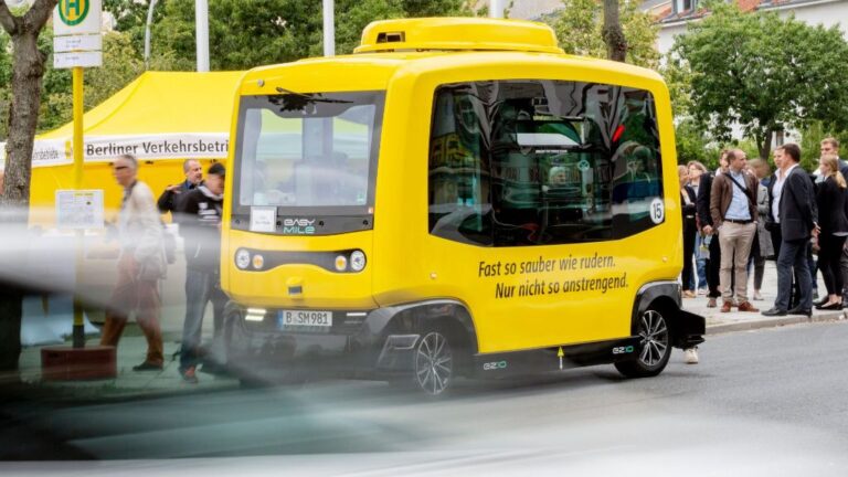 Berlín pone a prueba un minibús autónomo