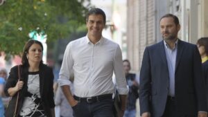 Pedro Sánchez junto a Adriana Lastra y José Luis Ábalos