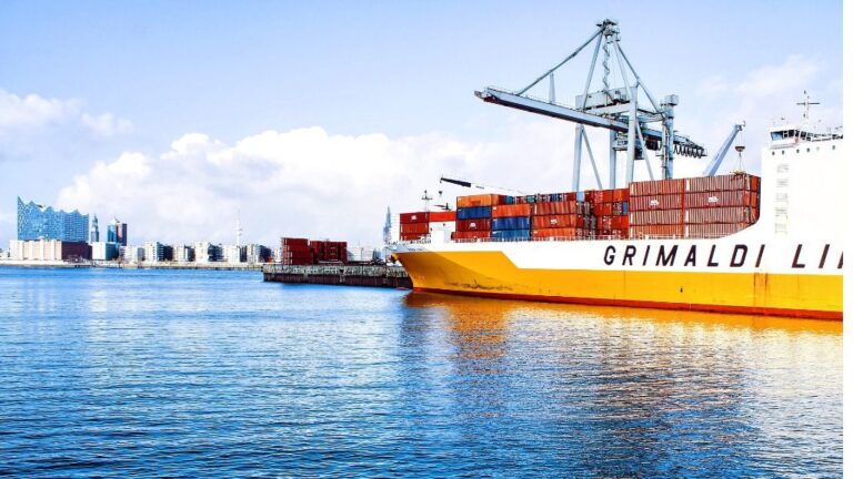 Barco de mercancias exportaciones