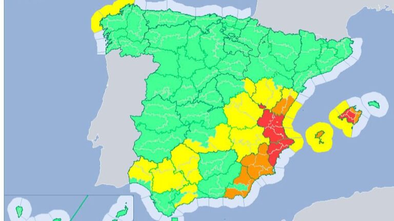 La AEMET mantiene la alerta roja (máximo riesgo) para Alicante, Valencia y zonas de Teruel y Mallorca