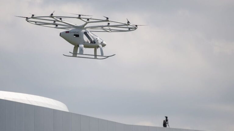 Volocopter sobrevuela el Museo Mercedes Benz en Stuttgart