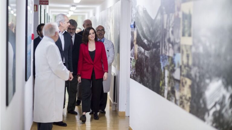 La presidenta del PP a la Comunidad de Madrid, Isabel Díaz Ayuso, junto al actual consejero de Sanidad, Enrique Ruiz Escudero