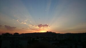 Sol y nubes
