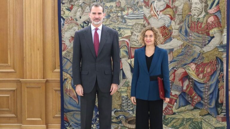 Felipe VI y Meritxell Batet