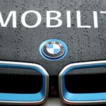 Un coche BMW modelo i3 eléctrico, con la inscripción "E-Mobility" (electromovilidad). El fabricante alemán de automóviles BMW encargó litio al consorcio chino de materias primas Ganfeng por un precio de 540 millones de euros