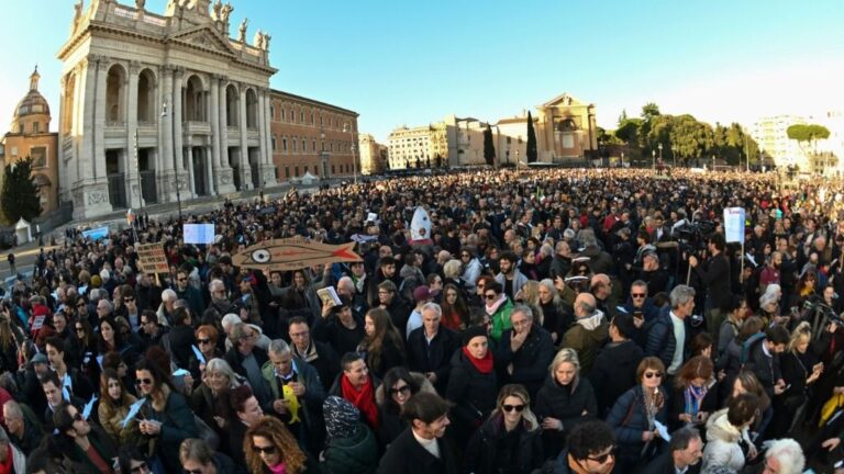 Manifestación antifascista de "las sardinas" el 14 de diciembre de 2019 en Roma