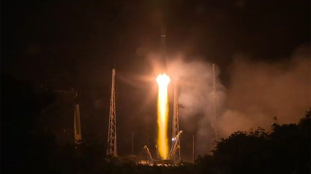 Un cohete Soyuz-Fregat ha lanzado este miércoles al satélite Cheops