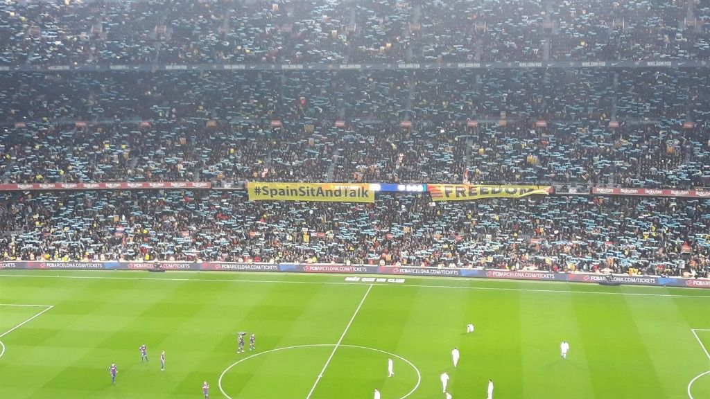 El Camp Nou al inicio del patido entre FC Barcelona y Real Madrid