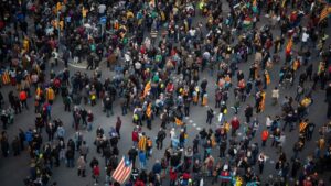 Manifestantes en el entorno del Camp Nou en la protesta de Tsunami Democràtic