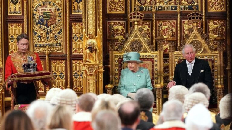 Isabel II pronuncia el discurso de la reina en nombre del Gobierno