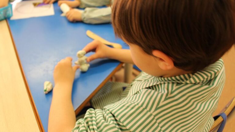 educación nino clase colegio