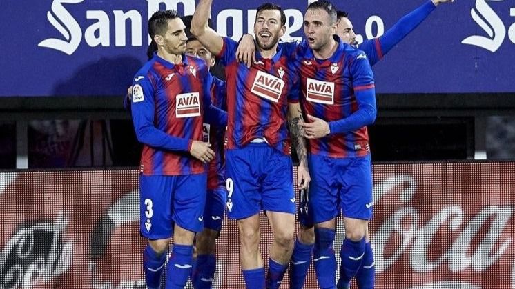 Sergi Enrich celebra su gol con el Eibar