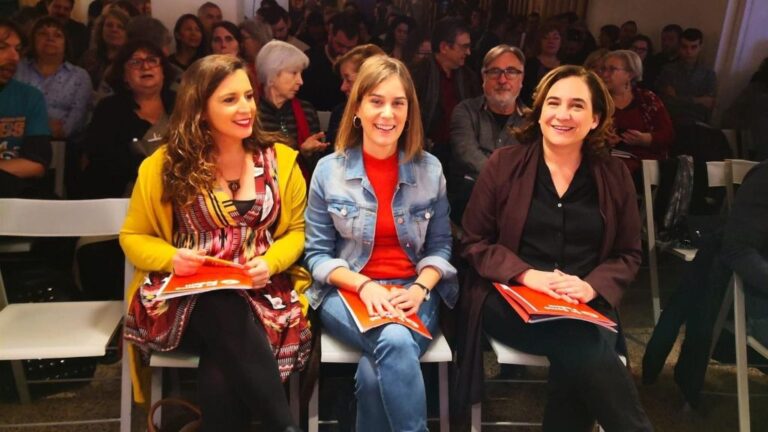 Candela López, Jéssica Albiach y Ada Colau en el Consell Nacional de los Comuns