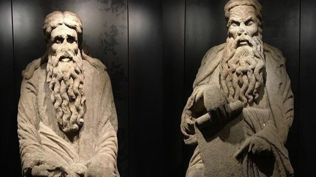 Estatuas de Isaac y Abraham, obras del Mestre Mateo, en Santiago de Compostela