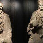 Estatuas de Isaac y Abraham, obras del Mestre Mateo, en Santiago de Compostela