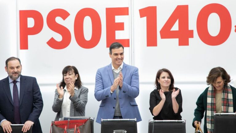 Pedro Sánchez, Adriana Lastra, Carmen Calvo, Cristina Narbona y José Luis Ábalos