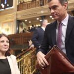 La portavoz del PSOE en el Congreso de los Diputados, Adriana Lastra, y el presidente de Gobierno en funciones, Pedro Sánchez