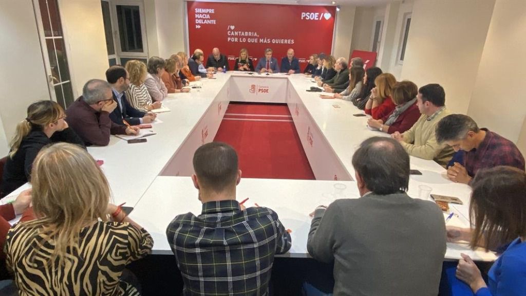 Reunión de la Comisión Ejecutiva Regional del PSOE para decidir sobre el pacto de Gobierno con el PRC
