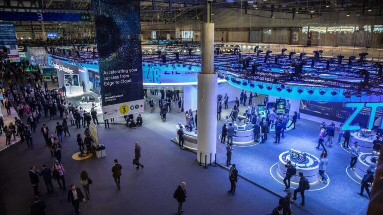 Plano general de uno de los pabellones del Mobile World Congress Barcelona