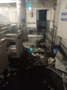El techo de la cocina del Hospital del Gregorio Marañón se cae este sábado sobre el lavavajillas dejándolo inutilizado