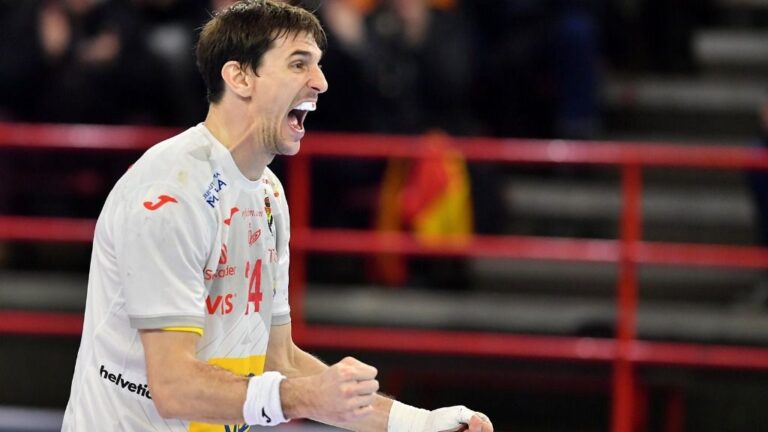 Viran Morros, en un partido con la selección española de balonmano