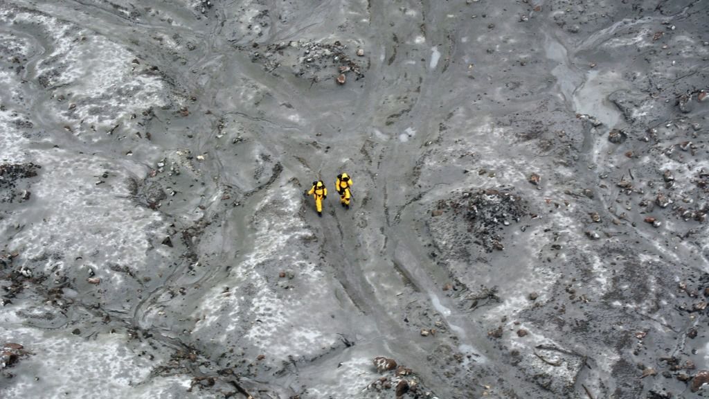 Soldados de élite participan en una misión para recuperar cuerpos en la isla White, después de la erupción volcánica del 9 de diciembre de 2019, frente a la costa de Whakatane en Nueva Zelanda