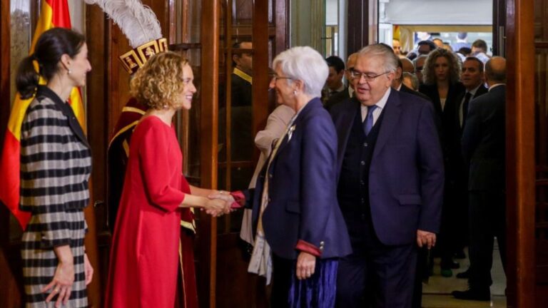 a presidenta del Senado, Pilar Llop, la presidenta del Congreso, Meritxell Batet, y la fiscal general del Estado, María José Segarra