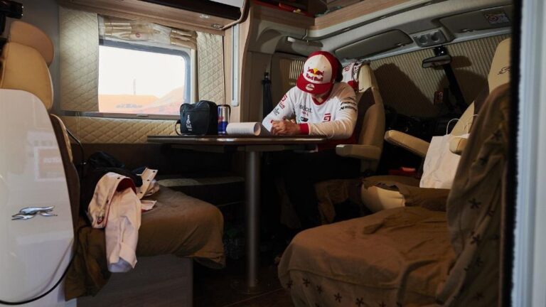 La piloto Laia Sanz (GasGas Soficat Xerox) durante la jornada de descanso del Rally Dakar 2020