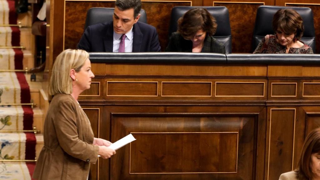 La diputada de Coalición Canarias, Ana Oramas, tras su intervención en la primera sesión del debate de investidura del candidato socialista a la Presidencia de Gobierno en la XIV Legislatura en Madrid (España), a 4 de enero de 2020