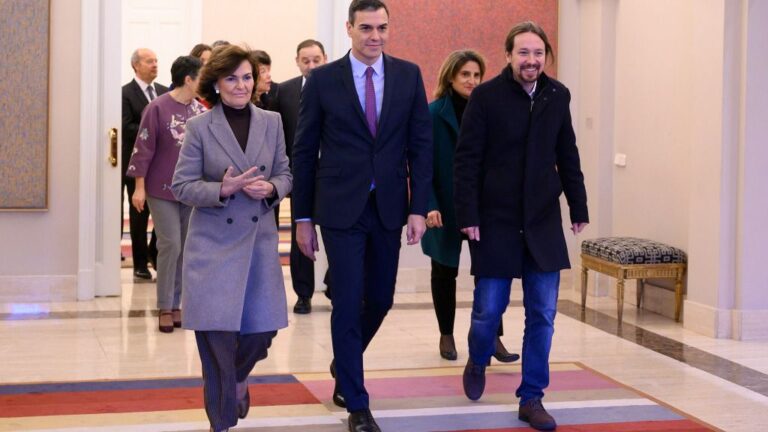 Pedro Sánchez, Pablo Iglesias y Carmen Calvo.