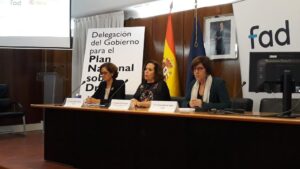 Beatriz Martín, directora de la Fad; Azucena Martí, Plan Nacional sobre Drogas; y Eulalia Alemany, de la Fad presentan un estudio sobre jóvenes y apuestas
