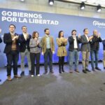 Fernando López Miras junto al presidente del PP, Pablo Casado, y el secretario general del PP, Teodoro García, en el inicio del acto 'Gobiernos por la libertad'