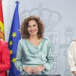 La ministra de Educación y Formación Profesional, Isabel Celaá; la ministra Portavoz y de Hacienda, María Jesús Montero; y la ministra de Igualdad, Irene Montero