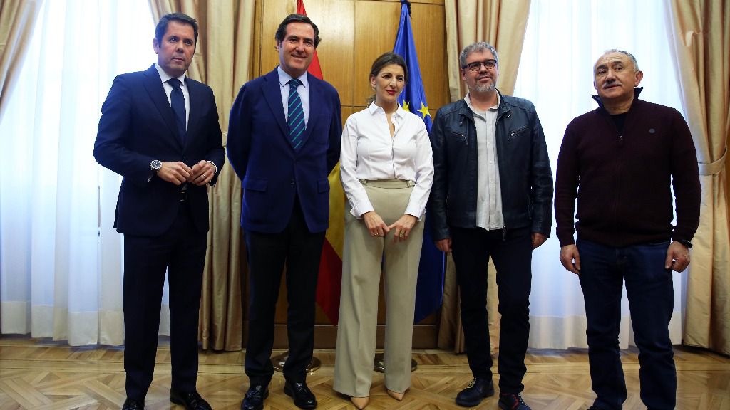 Yolanda Díaz, Unai Sordo, Pepe Álvarez, Antonio Garamendi y Gerardo Cuerva