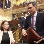 La portavoz del PSOE en el Congreso de los Diputados, Adriana Lastra, y el presidente de Gobierno en funciones, Pedro Sánchez
