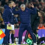 José Mourinho levanta los brazos en el Southampton-Tottenham de la FA Cup