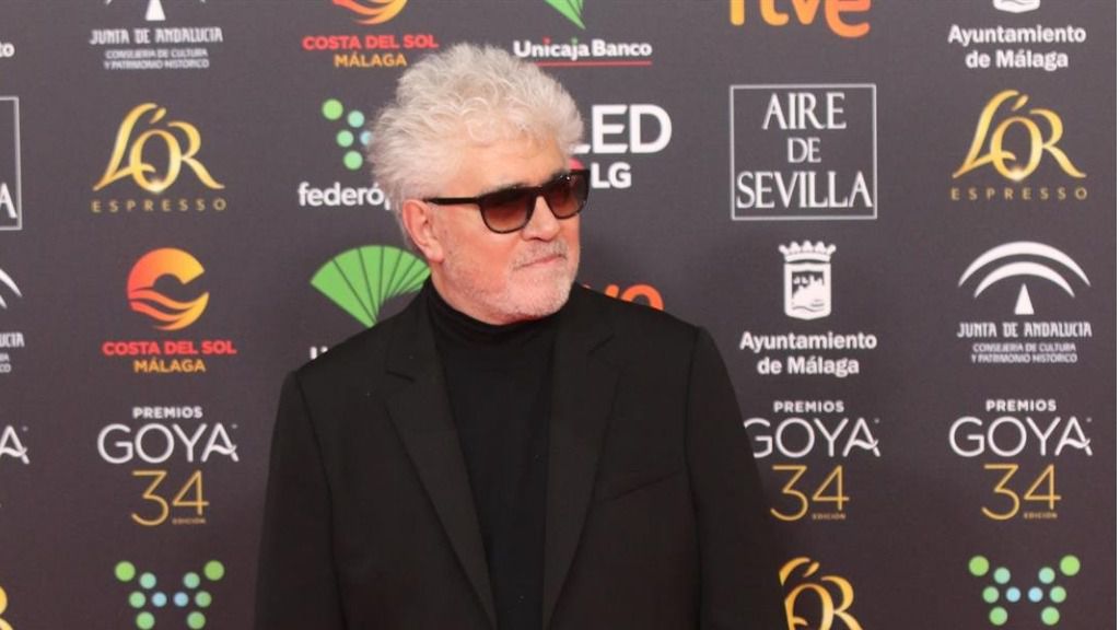 director Pedro Almodóvar, posa en la alfombra roja de la XXXIV edición de los Premios Goya